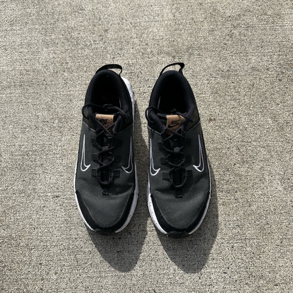 Nike Black Athletic Shoes Sleek Modern Design